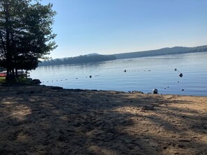 بالقرب من الشاطئ