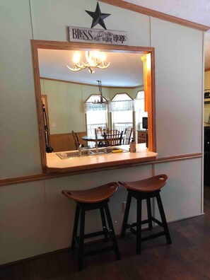 Dining - Cozy, peaceful "camp" in Hollywood Hills, just north of the town of Old Forge (Old Forge)
