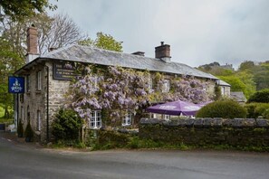 A stone building with a sign for 'The Mill Accommodations Car Park Freehouse'. - The Old Post Office, Private Parking & Garden (Newquay)