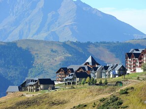 Exterior - Duplex for 8 with Mountain View, Near Slopes, Free Spa Access in Peyragudes (Peyragudes)