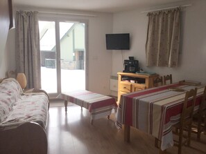 TV - Duplex for 8 with Mountain View, Near Slopes, Free Spa Access in Peyragudes (Peyragudes)