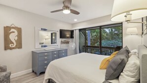Room - Coligny Beach Getaway Villa Private Courtyards (Hilton Head Island)