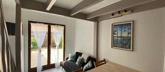 Renovated Patio Villa with Large Terrace, BBQ, and Parking