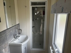 Hytte | Bad | Dusj, hårføner og håndklær