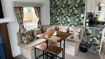 Cabin | Phòng khách