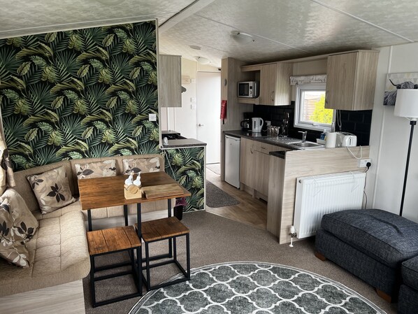 Cabin | Private kitchen | Fridge, microwave, oven, stovetop