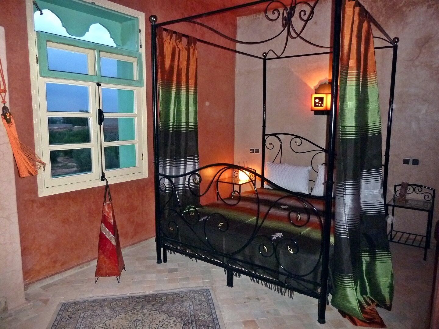 4 bedrooms, desk, iron/ironing board, travel crib