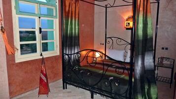 4 bedrooms, desk, iron/ironing board, travel crib
