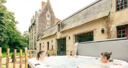 Château historique avec jardin, jacuzzi et équipements de détente - 10 personnes