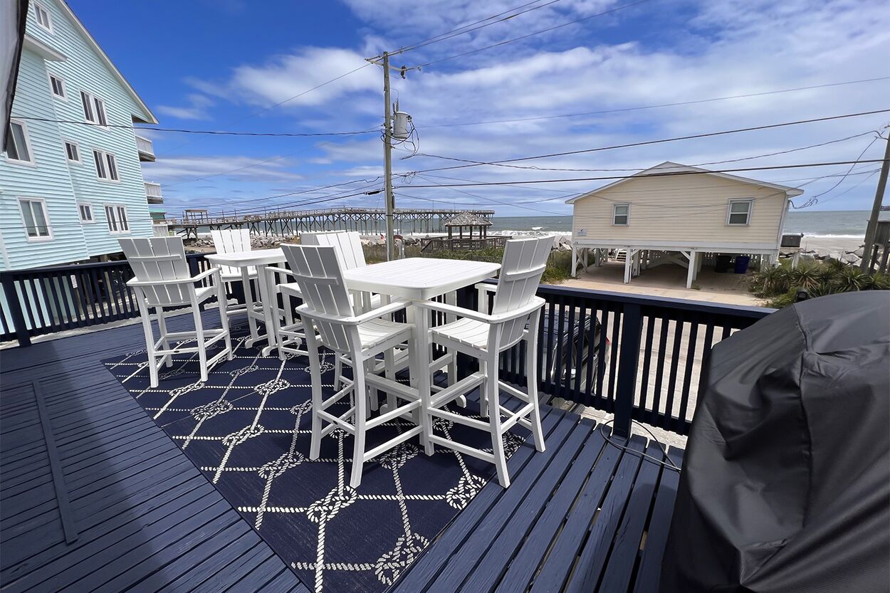 Ocean views, large deck, only 180 ft. from Beach and Tiki Bar.
