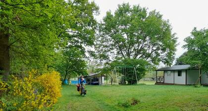 Chalet nature et détente avec piscine, proche zoo de la FlÚche et Le Mans, idéal cyclistes et familles