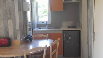 Fridge, microwave, oven
