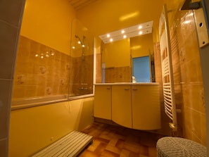 Bathroom - T1 cabin in central Arcachon with parking (Arcachon)