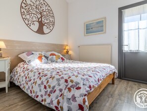 2 bedrooms, desk, free WiFi