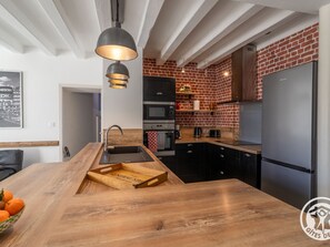 Fridge, microwave, oven, dishwasher