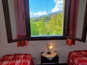 4 camere, una scrivania, ferro/asse da stiro, Wi-Fi gratuito