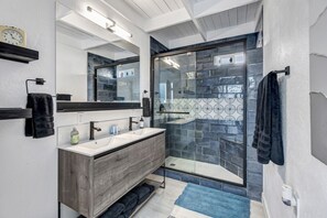 Hair dryer, towels - Steps 2 Cleo Beach! 5 Min Walk to DTWN (Air Conditioning!) (Laguna Beach)