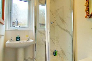 Nhà | Phòng tắm | Buồng tắm vòi sen, bồn tắm ngâm, máy sấy tóc, khăn tắm 