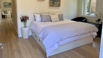 3 bedrooms, iron/ironing board, travel crib, free WiFi