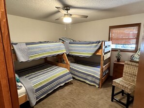 3 Schlafzimmer, Schreibtisch, Reisekinderbett, kostenloses WLAN