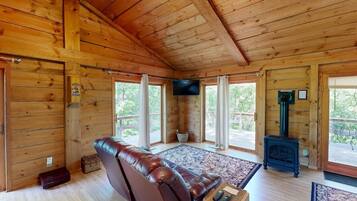 Smart-TV, Kamin, Stereoanlage