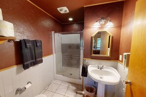 Shower, jetted bath, hair dryer, towels