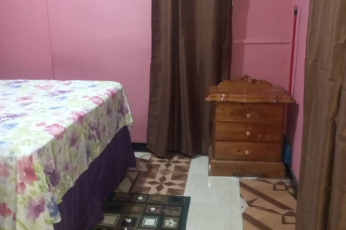 2 bedrooms, pillow-top beds, free WiFi, bed sheets