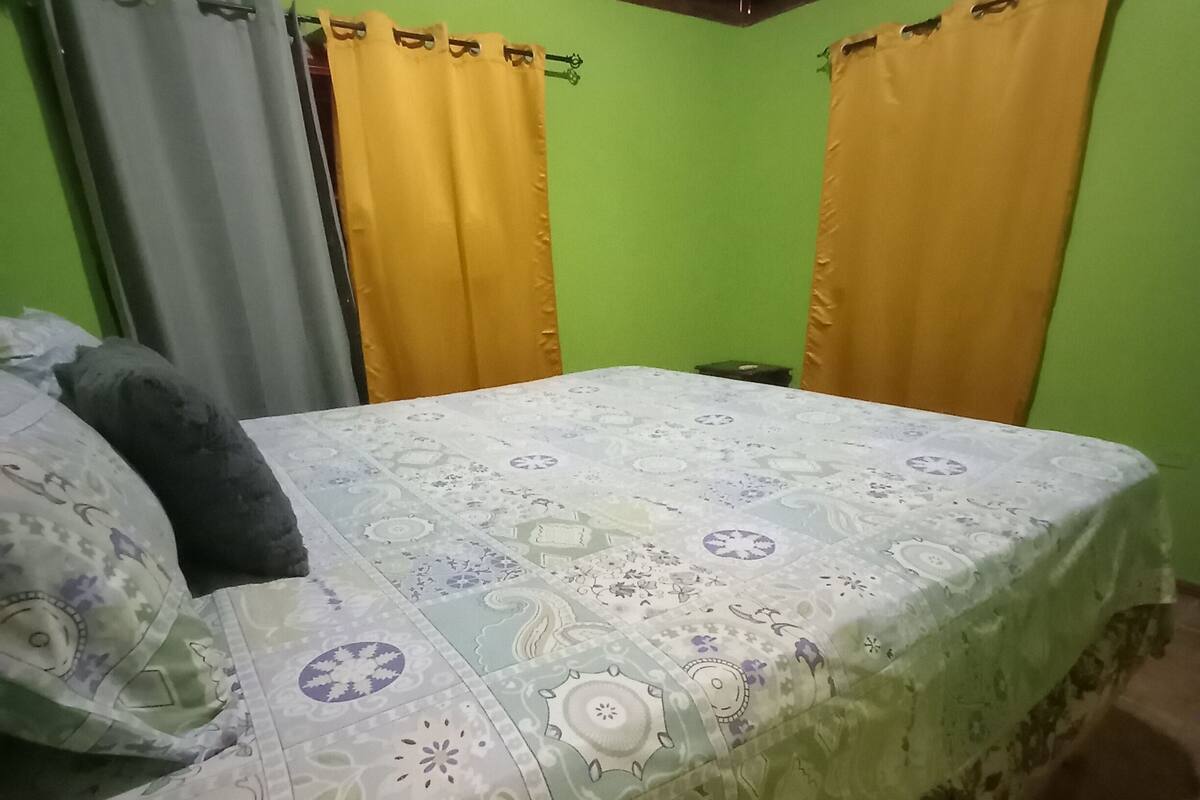 Cottage Affaires, 2 chambres, réfrigérateur, vue jardin | Surmatelas, Wi-Fi gratuit, draps fournis