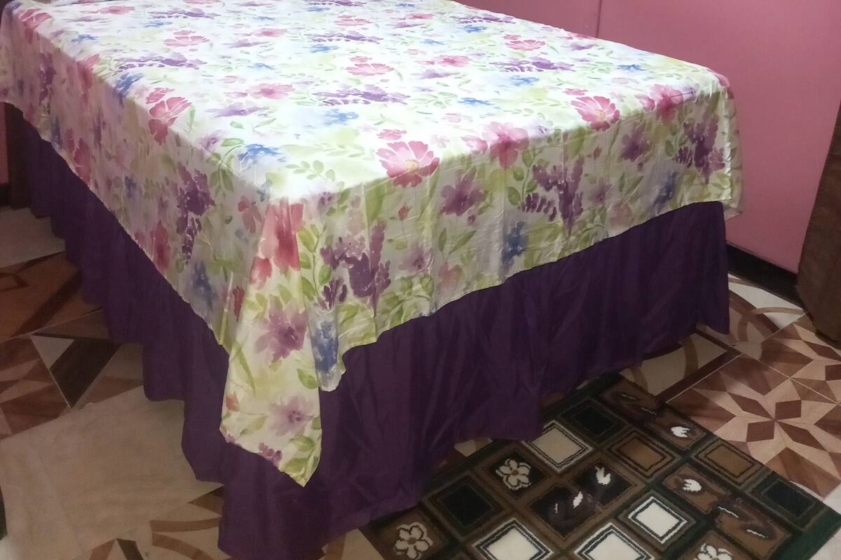 Surmatelas, Wi-Fi gratuit, draps fournis
