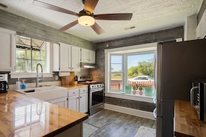 Réfrigérateur, micro-ondes, four, lave-vaisselle