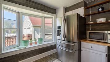 Réfrigérateur, micro-ondes, four, lave-vaisselle