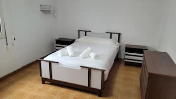 3 makuuhuonetta, silitysrauta/-lauta, Wi-Fi, vuodevaatteet