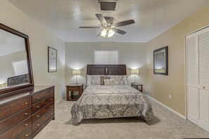 3 عدّة غرف نوم ومكواة/لوح كي وواي فاي مجانًا وملاءات أسرّة