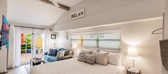 Cozy Cottage with Hot Tub