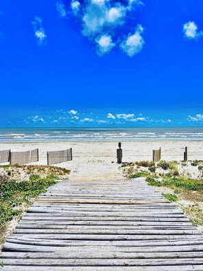 Una playa cerca, toallas de playa