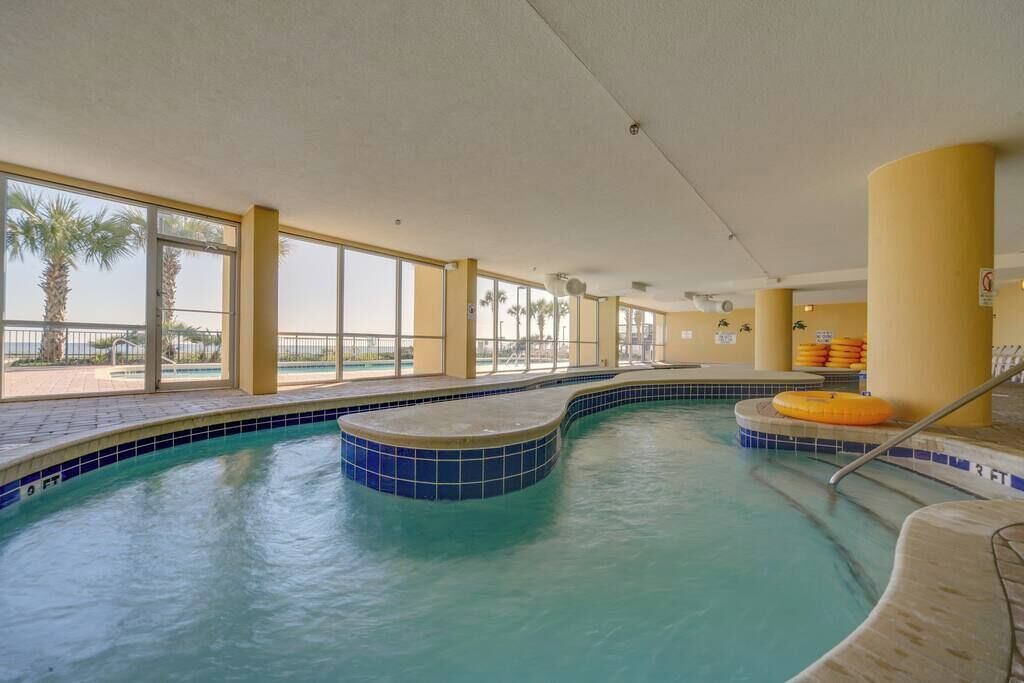 Una piscina cubierta