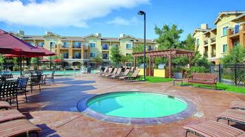 室外泳池、暖水池