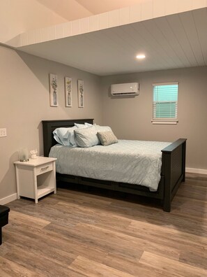 1 bedroom, free WiFi, bed sheets - Adorable private studio-style guesthouse! 15 min from beaches! (Gulf Breeze)