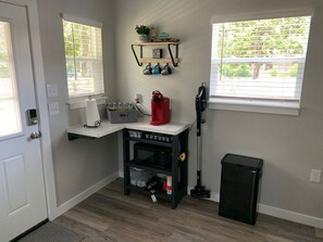 Interior - Adorable private studio-style guesthouse! 15 min from beaches! (Gulf Breeze)