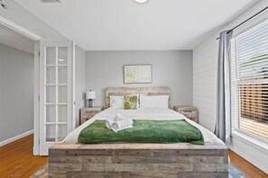 4 Schlafzimmer, Schreibtisch, Bügeleisen/Bügelbrett, Reisekinderbett