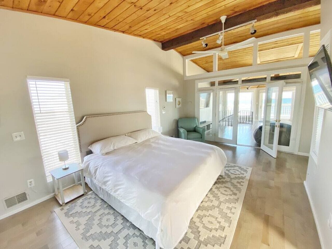 3 bedrooms, desk, iron/ironing board, free WiFi