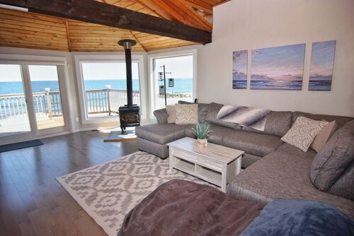 Plum Royale: Plum Is. beachfront w/stunning views