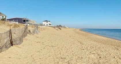 Plum Royale Jr: Cozy Plum Is. home w/beach access