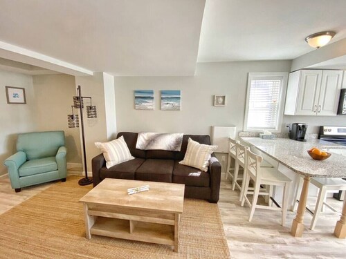 Plum Royale Jr: Cozy Plum Is. home w/beach access