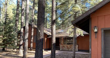 Relaxing mountain home with space for everyone, surrounded by whispering pines