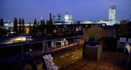 Large Shoreditch 2/dbl bed Loft apt