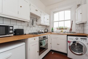 Apartment (2 Bedrooms) | Private kitchen | Microwave, oven - Large Shoreditch 2/dbl bed Loft apt (London)