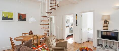 Apartment (2 Bedrooms) | Living room