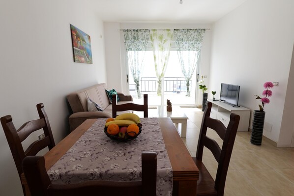 Appartement | Cuisine privée | Réfrigérateur, four à micro-ondes, un four, bouilloire électrique
