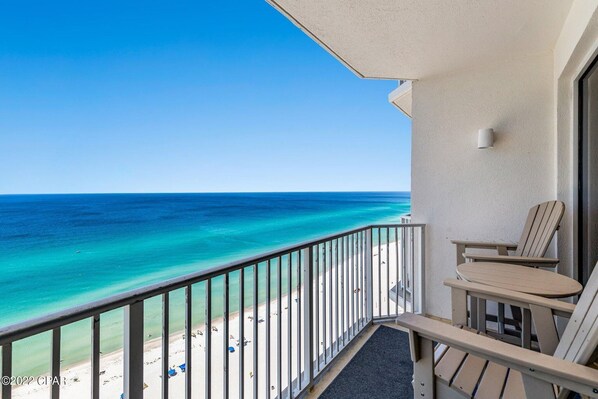 Property grounds - Footsteps from the beach! Message us for SNOWBIRD rates (Panama City Beach)